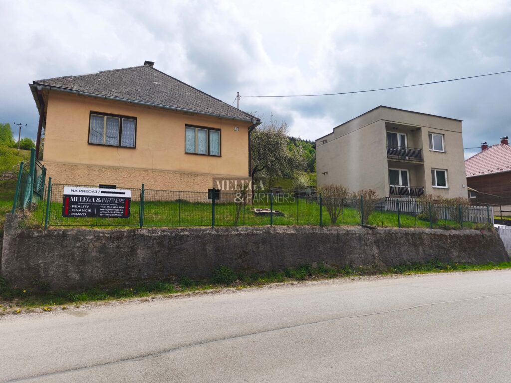 Na predaj rodinný dom s veľkou záhradou v obci Slovinky